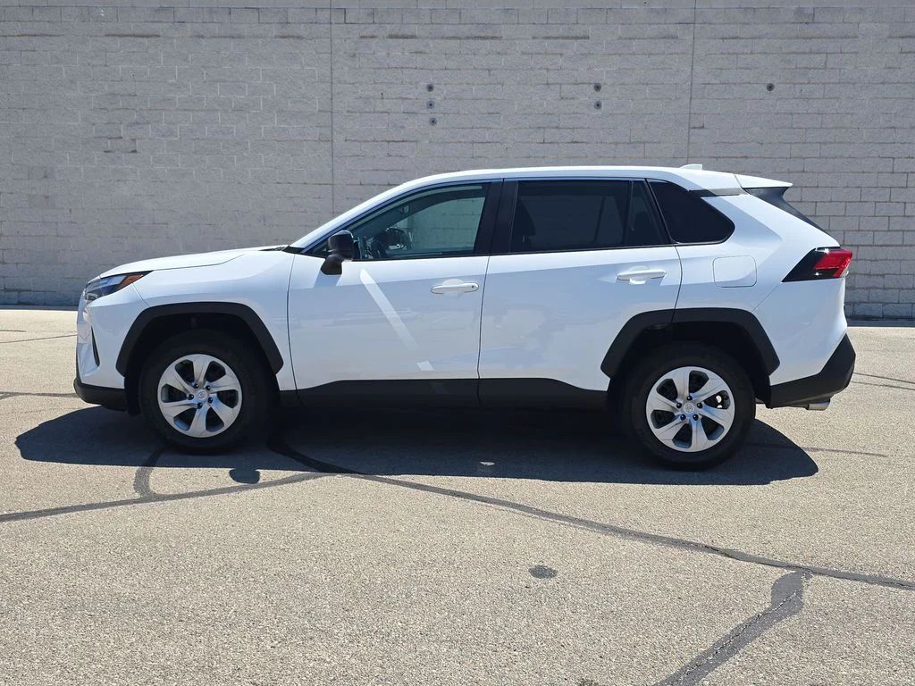 Used 2023 White Toyota LE image 10