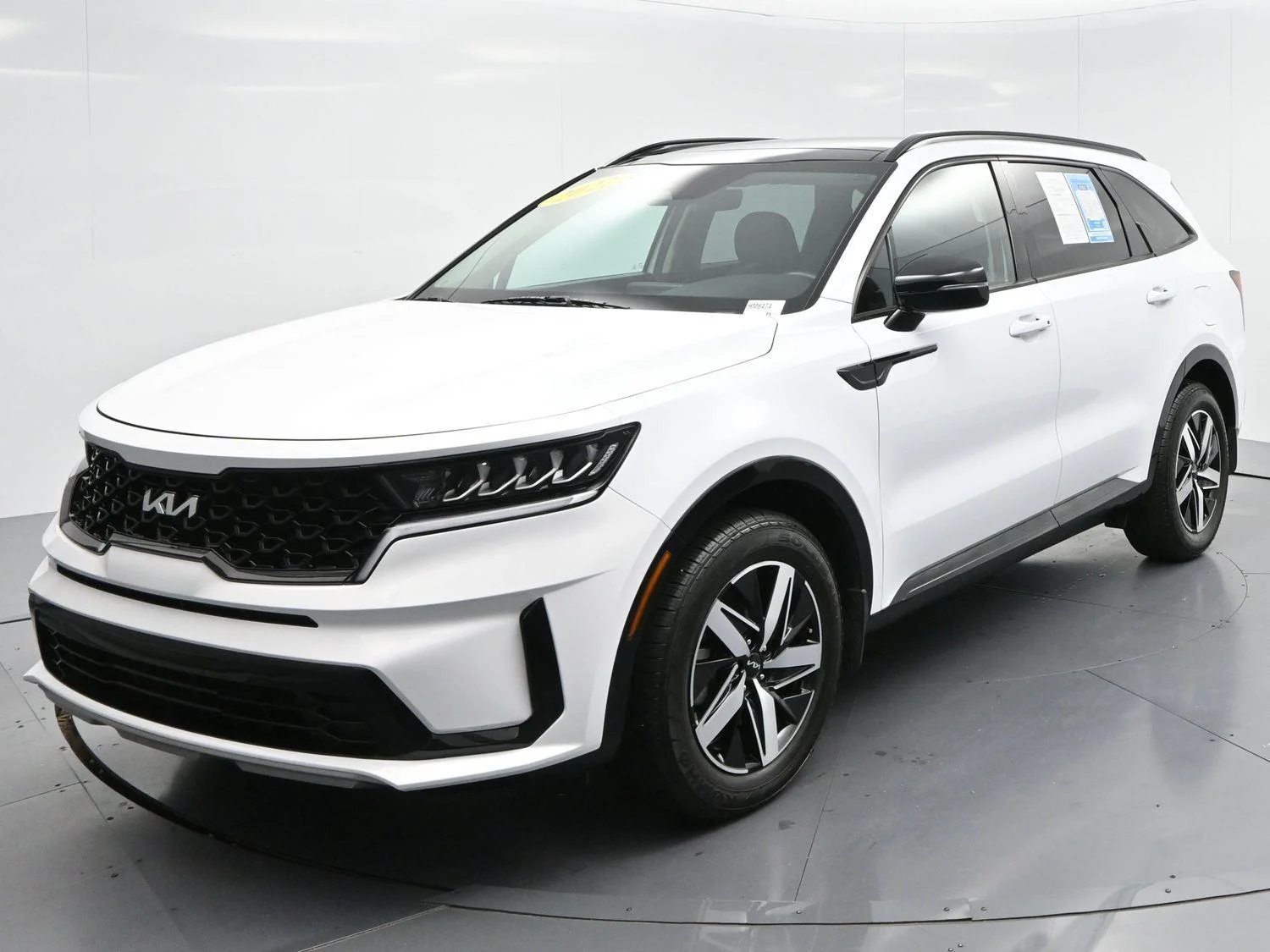 Used 2022 Glacial White Pearl Kia S image 3