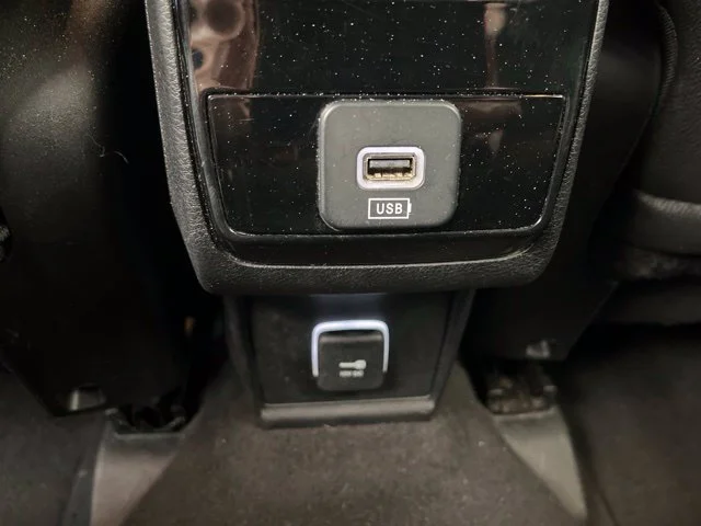 Used 2024 Bright White Clearcoat Jeep Latitude image 43