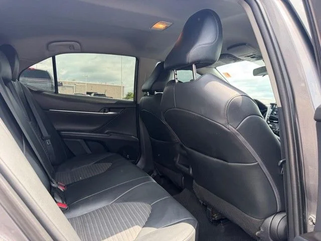 2021 Toyota Camry SE - Photo 9