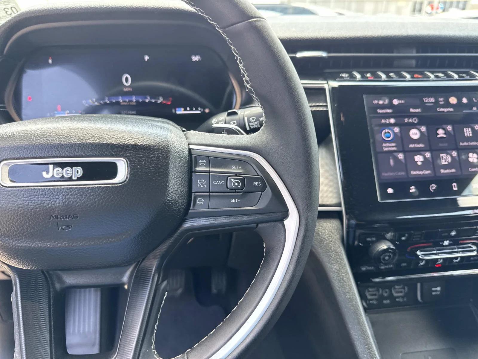 Used 2023 Diamond Black Crystal Pearlcoat Jeep Altitude image 23