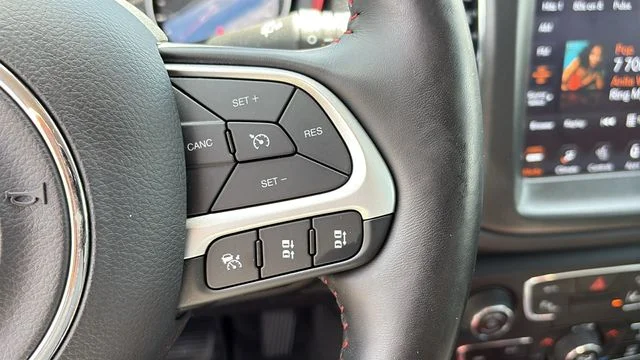 Used 2021 White Jeep Trailhawk image 13