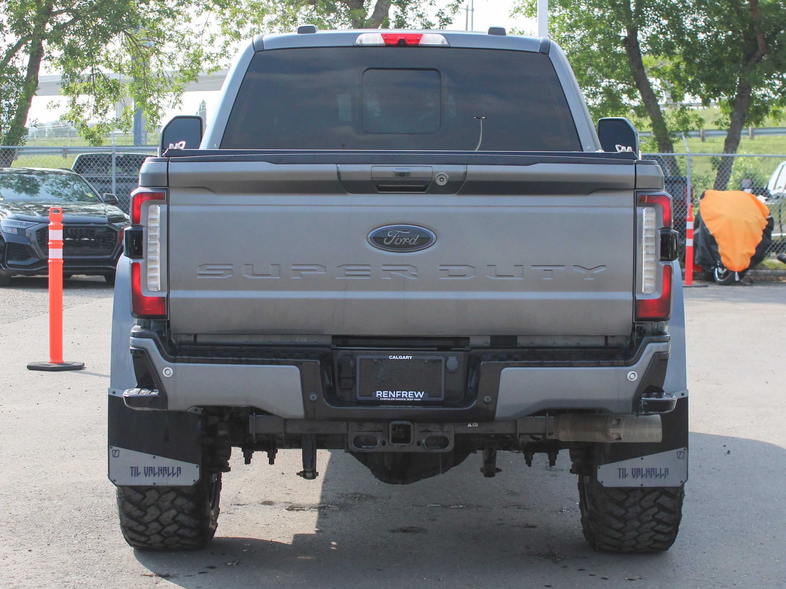 Used 2023 Grey Ford LARIAT image 15