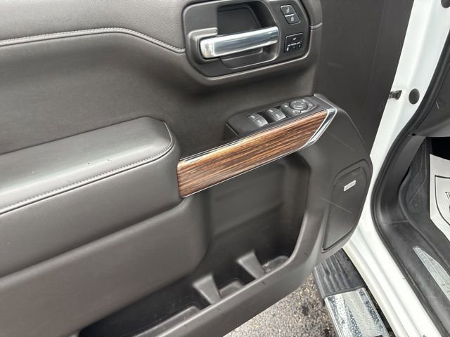 Used 2020 Iridescent Pearl Tricoat Chevrolet High Country image 26