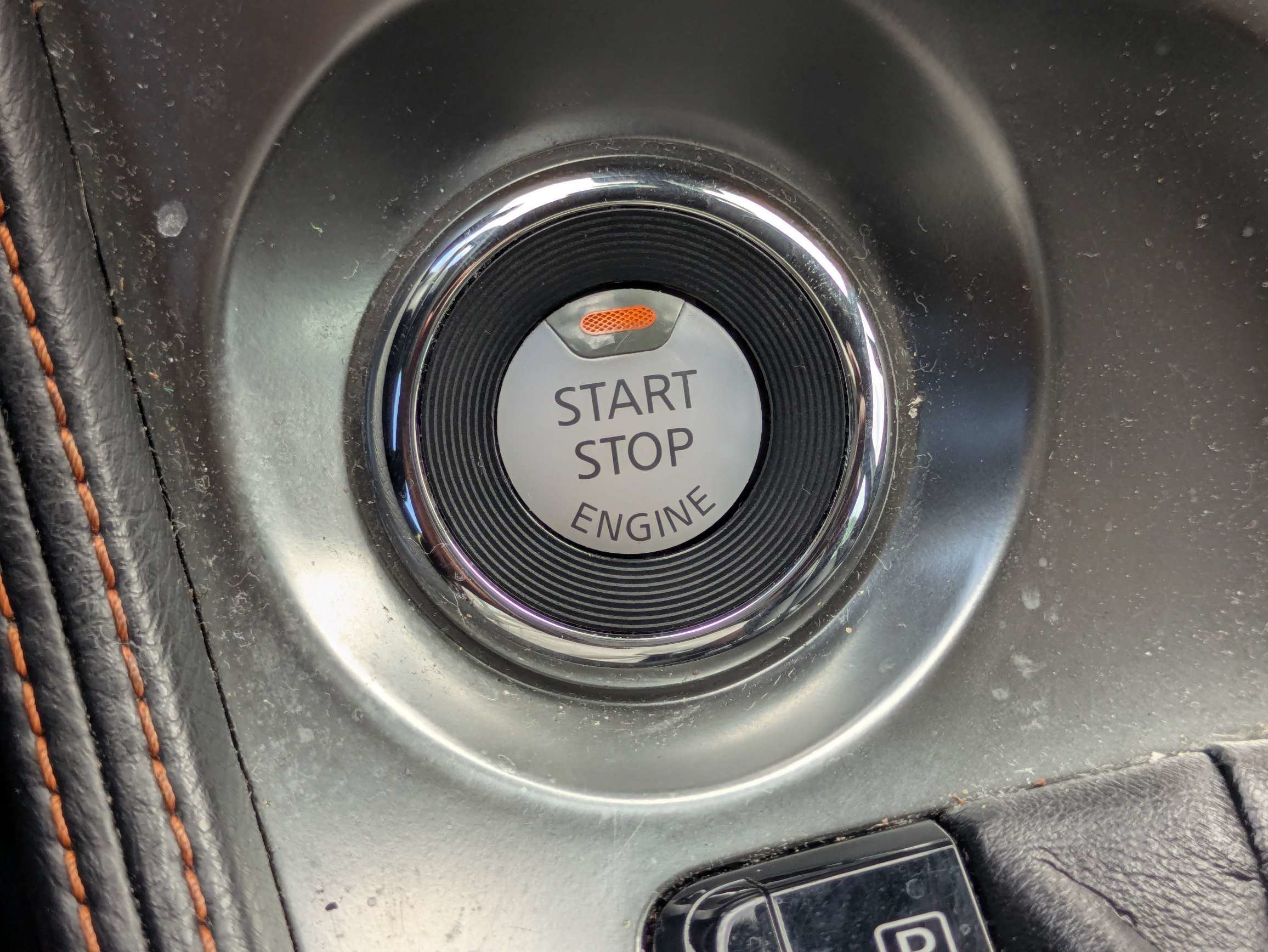 Used 2022 White Nissan SR image 25