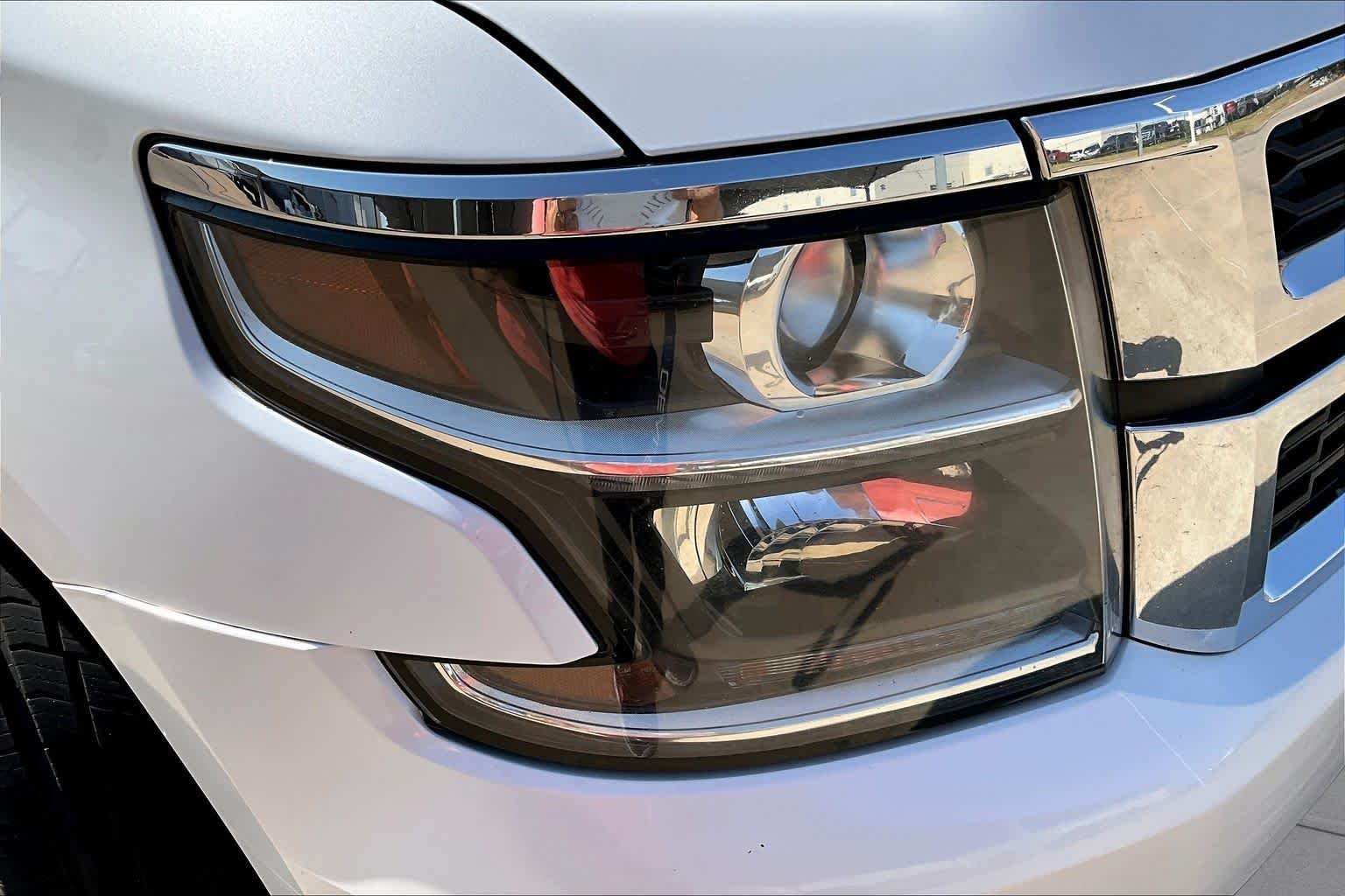 Used 2018 Iridescent Pearl Tricoat Chevrolet LT image 27