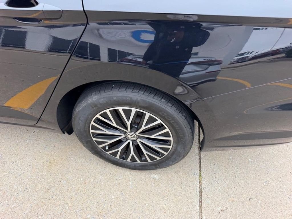 Used 2021 Black Uni Volkswagen S image 5