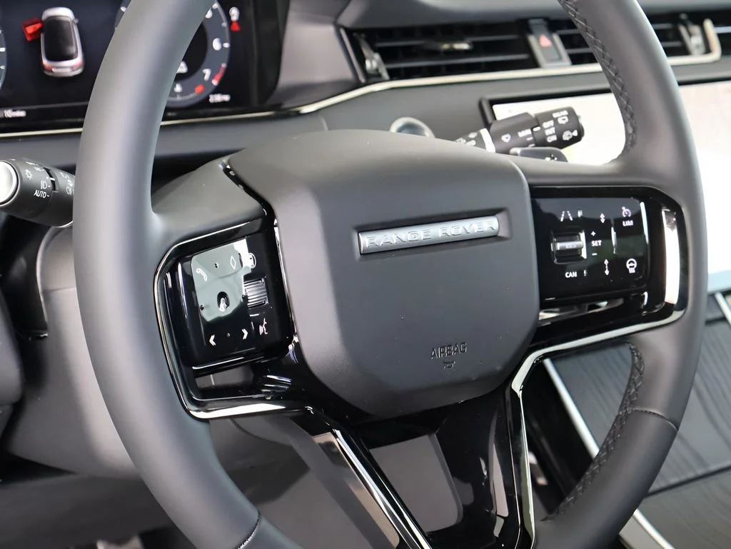 Certified Used 2026 Arroios Gray Metallic Land Rover Dynamic image 37