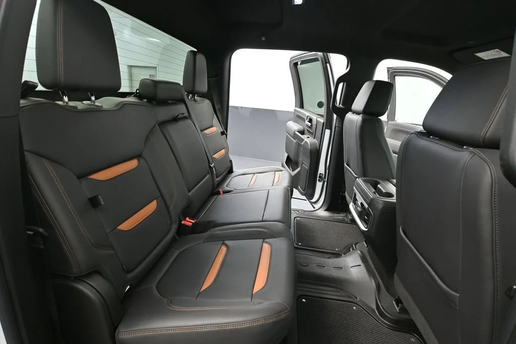 Used 2022 White GMC AT4 image 34