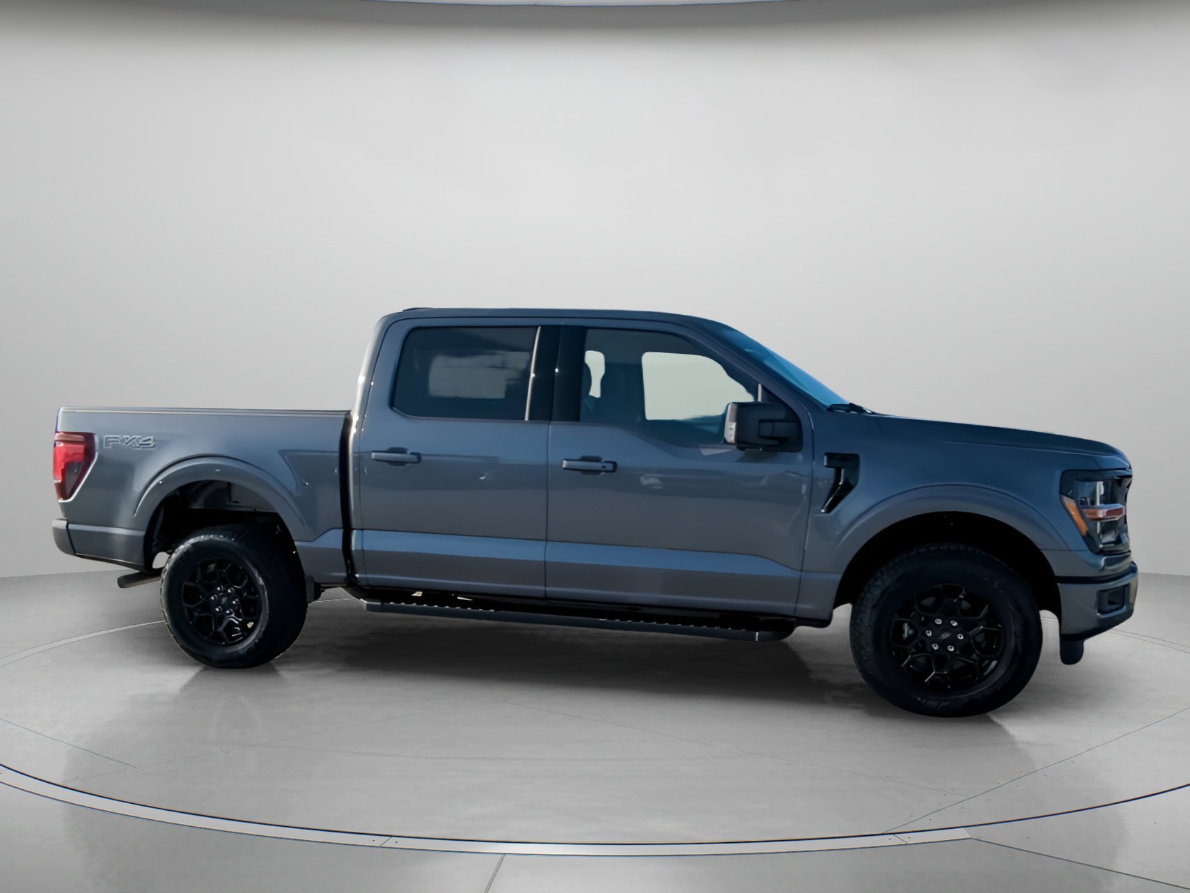 New 2026 Carbonized Gray Metallic Ford XLT image 31