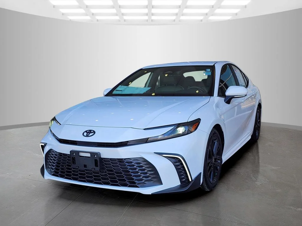2025 Toyota Camry SE - Photo 9