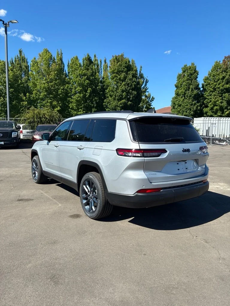 New 2026 Silver Zynith Exterior Paint Jeep  image 4