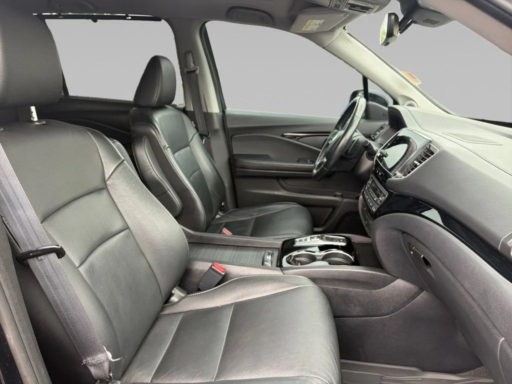 Used 2019  Honda Touring image 17
