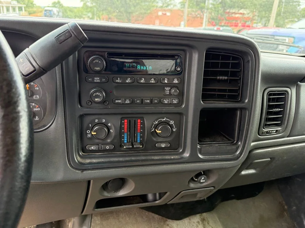 Used 2006 White Chevrolet LT image 20