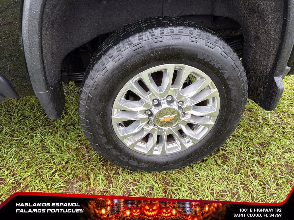 Used 2023 Black Chevrolet High Country image 11