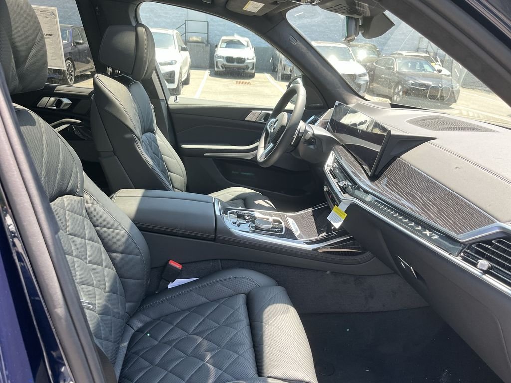 Used 2027 Blue BMW xDrive40i image 26