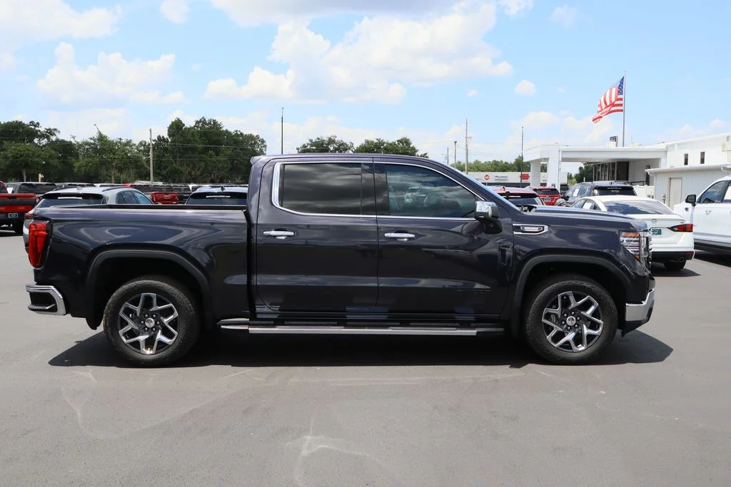 Used 2023 Silver GMC SLT image 10