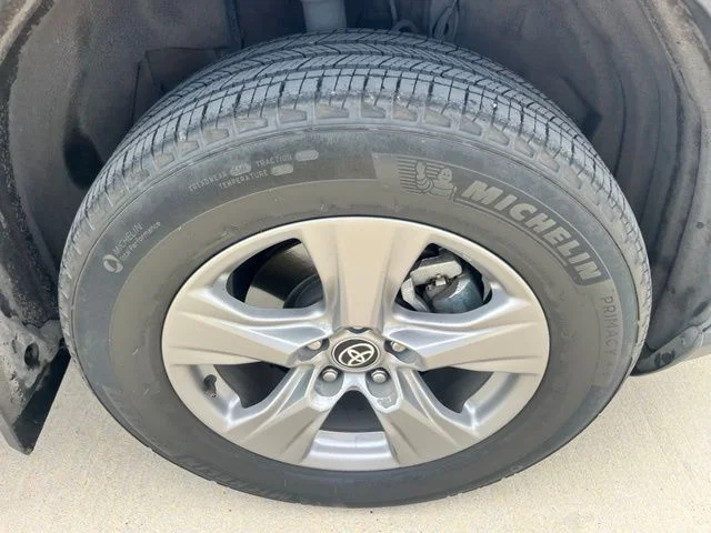 Used 2023  Toyota XLE image 9