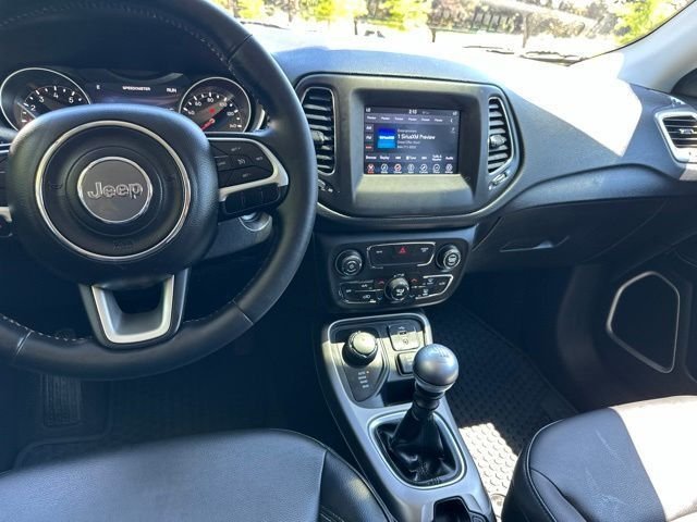 Used 2018 Billet Silver Metallic Clearcoat Jeep Latitude image 29