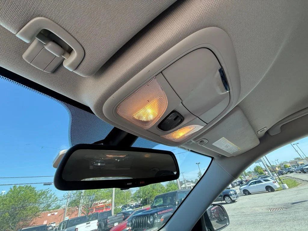 Used 2018 Black Jeep Latitude Plus image 23