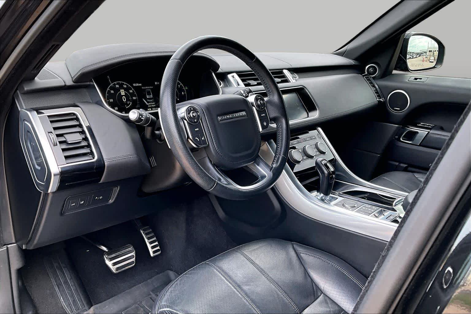 Used 2017 Santorini Black Land Rover HSE Dynamic image 17