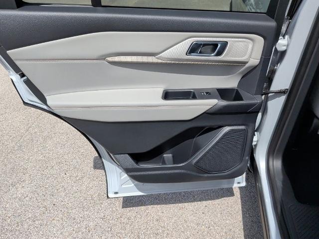 New 2026 Space White Metallic Ford Active image 82