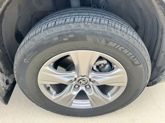 Used 2023  Toyota XLE image 9