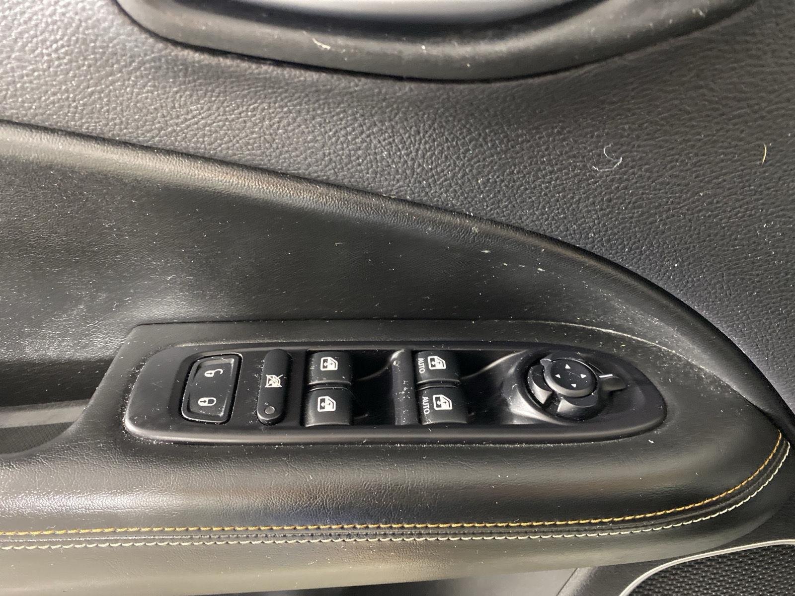 Used 2021 Olive Green Pearlcoat Jeep Latitude image 22