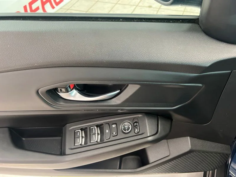 Used 2023  Honda EX image 21
