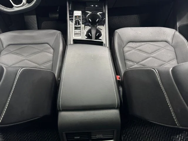 Used 2024 Pure White Volkswagen 2.0T SE w/Technology image 41