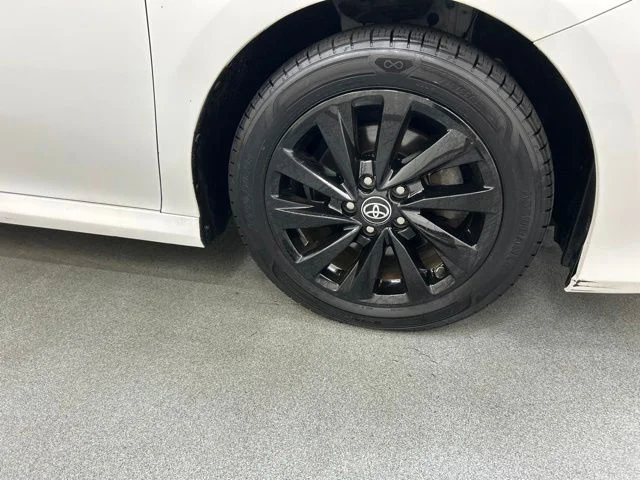 Used 2021 White Toyota LE image 24