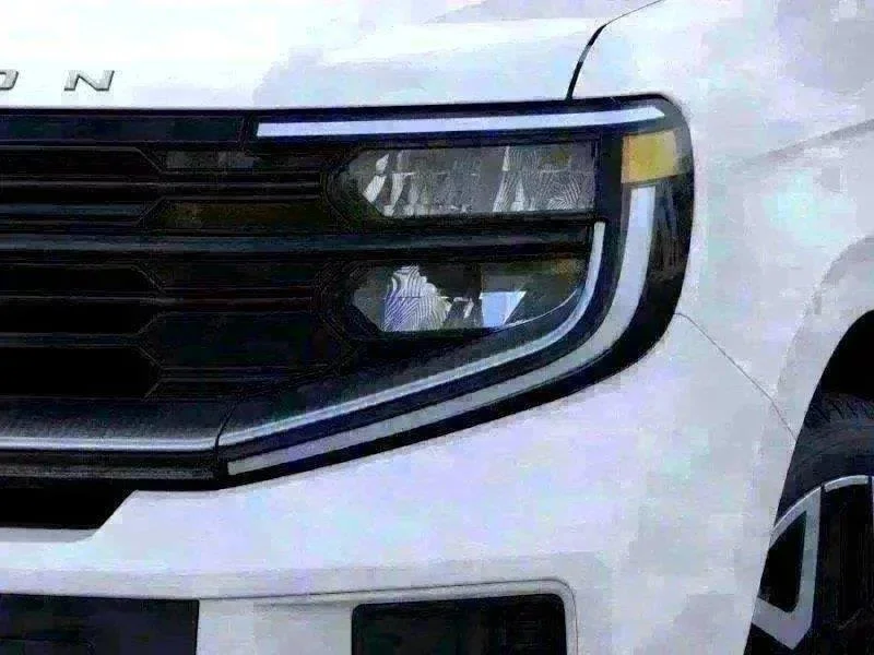 New 2025 Star White Ford Platinum image 99
