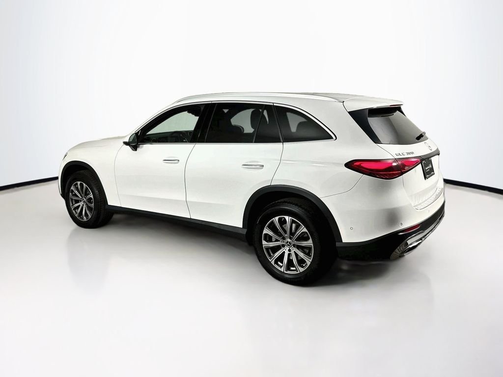 Used 2023 White Mercedes-Benz GLC 300 image 4