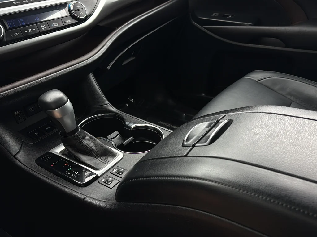 Used 2017 Blizzard Pearl Toyota XLE image 14