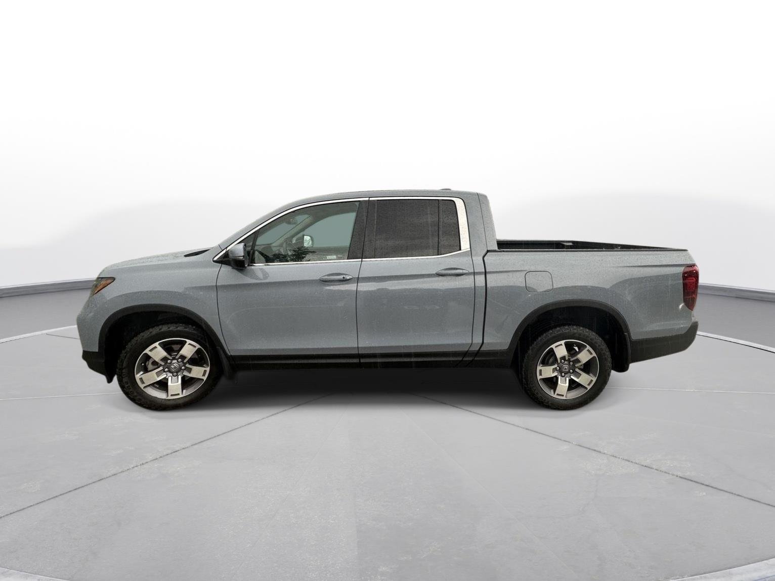 Used 2024 Sonic Gray Pearl Honda RTL image 9