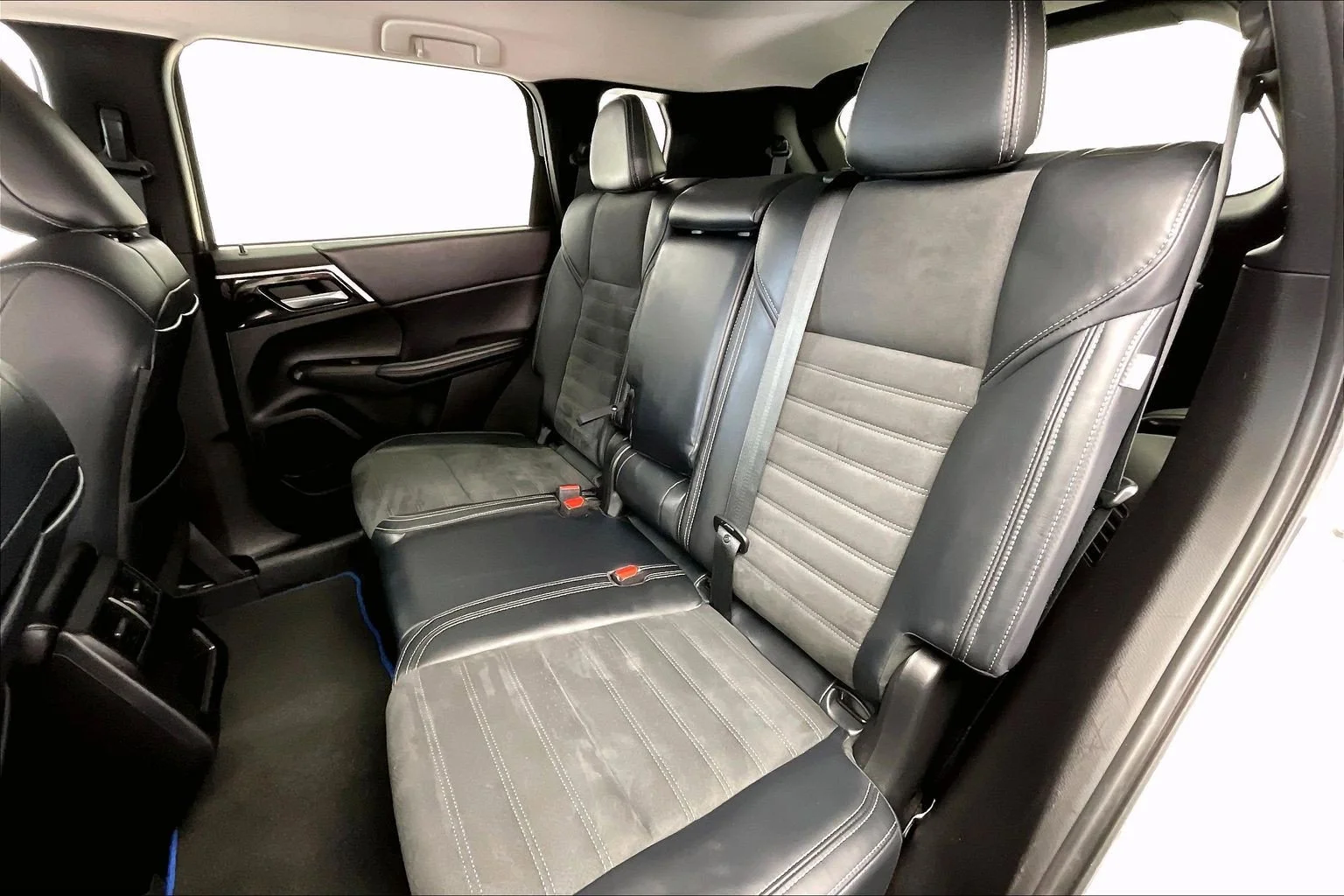 2023 Mitsubishi Outlander Plug-In Hybrid SE - Photo 19