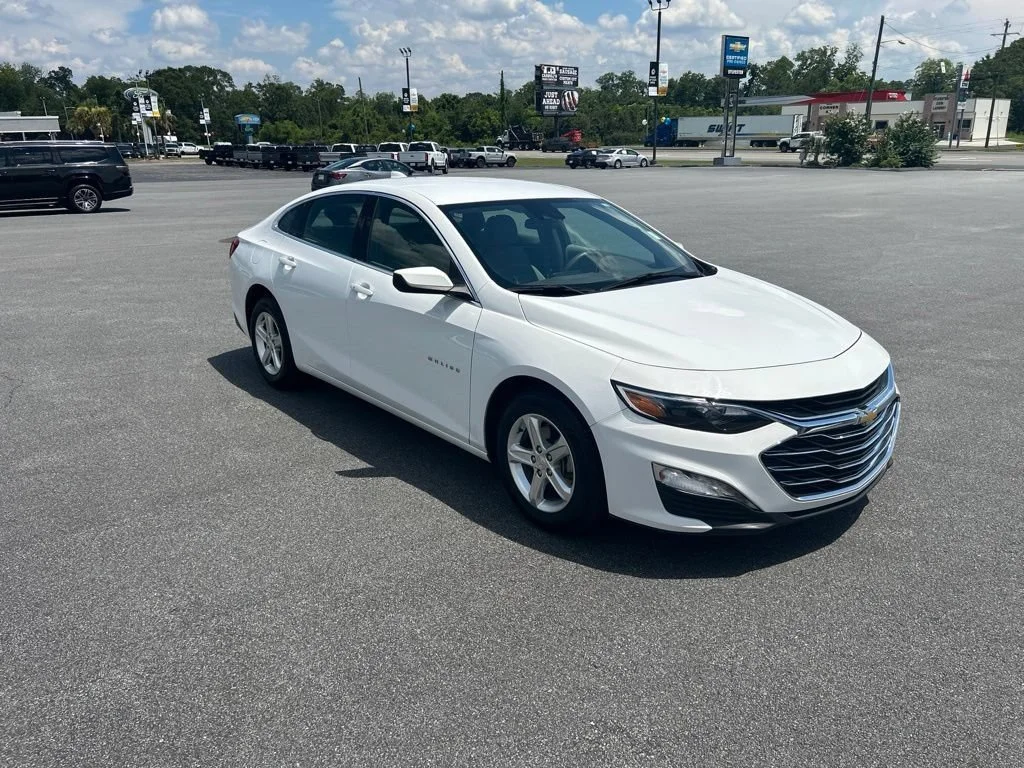 Used 2024 Summit White Chevrolet 1LT image 8