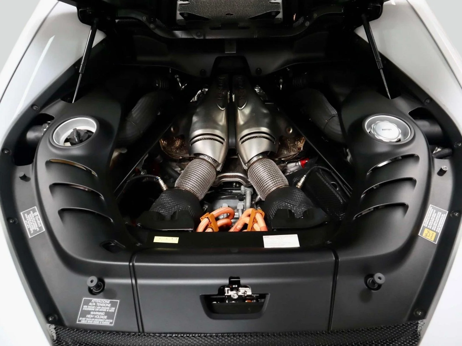 Certified Used 2023 Bianco Cervino Ferrari  image 14