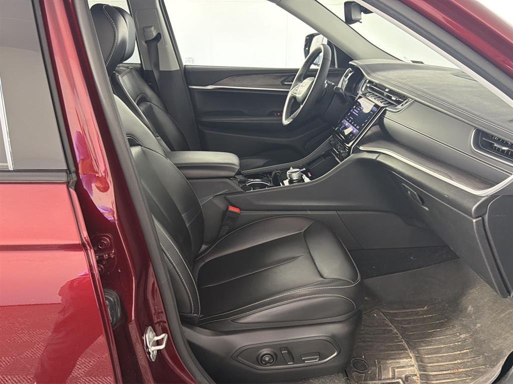 Used 2023 Velvet Red Pearlcoat Jeep Limited image 18