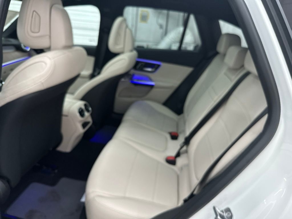 New 2027 Polar White Mercedes-Benz GLC 300 image 24