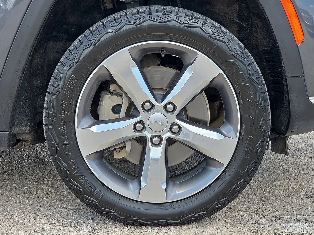 Used 2021  Jeep Limited image 8