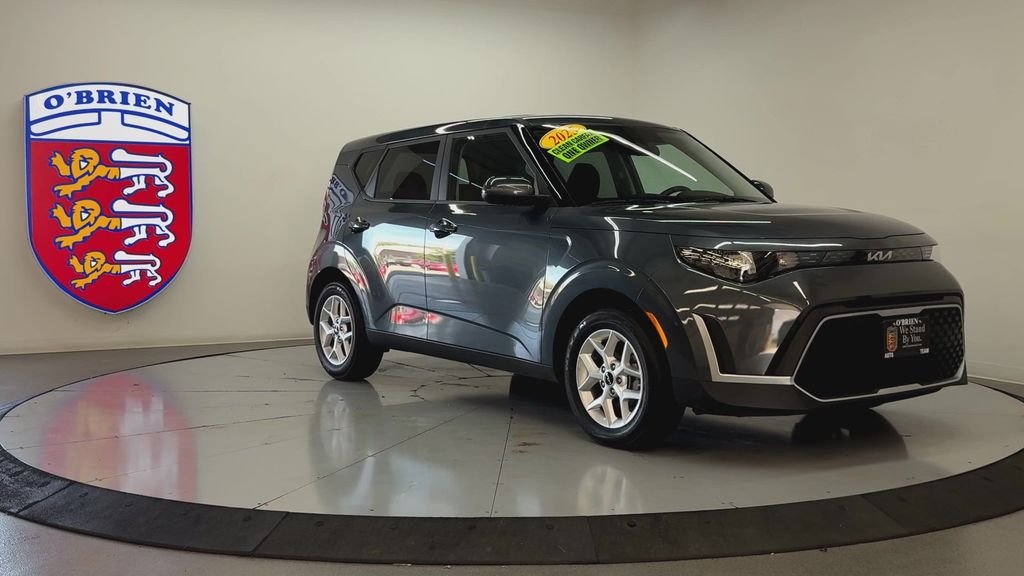 Used 2025  Kia LX image 2