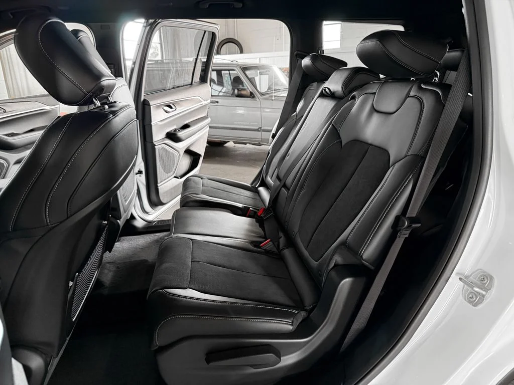 New 2026 White/off-white Jeep Laredo image 34