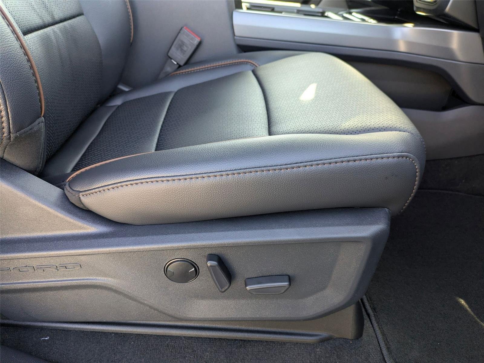 New 2026 Agate Black Metallic Ford F-250® Lariat® image 36