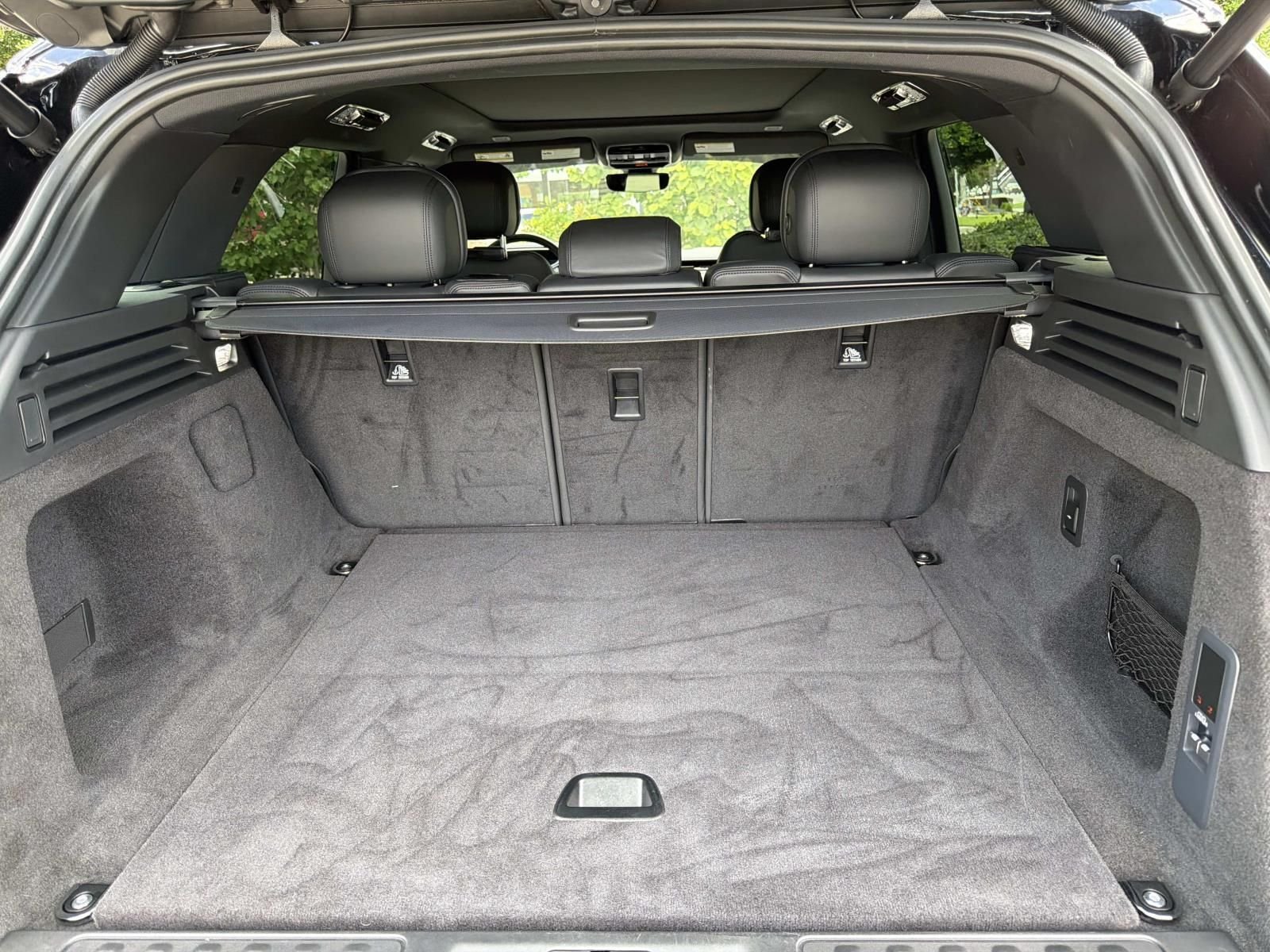 Certified Used 2025 Black Land Rover SE image 8