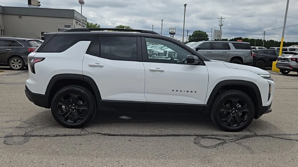 New 2027 Summit White Chevrolet LT image 35