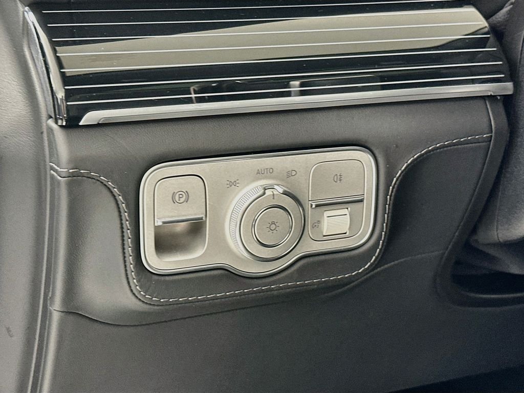 New 2026 Cirrus Silver Metallic Mercedes-Benz Maybach GLS 600 image 10