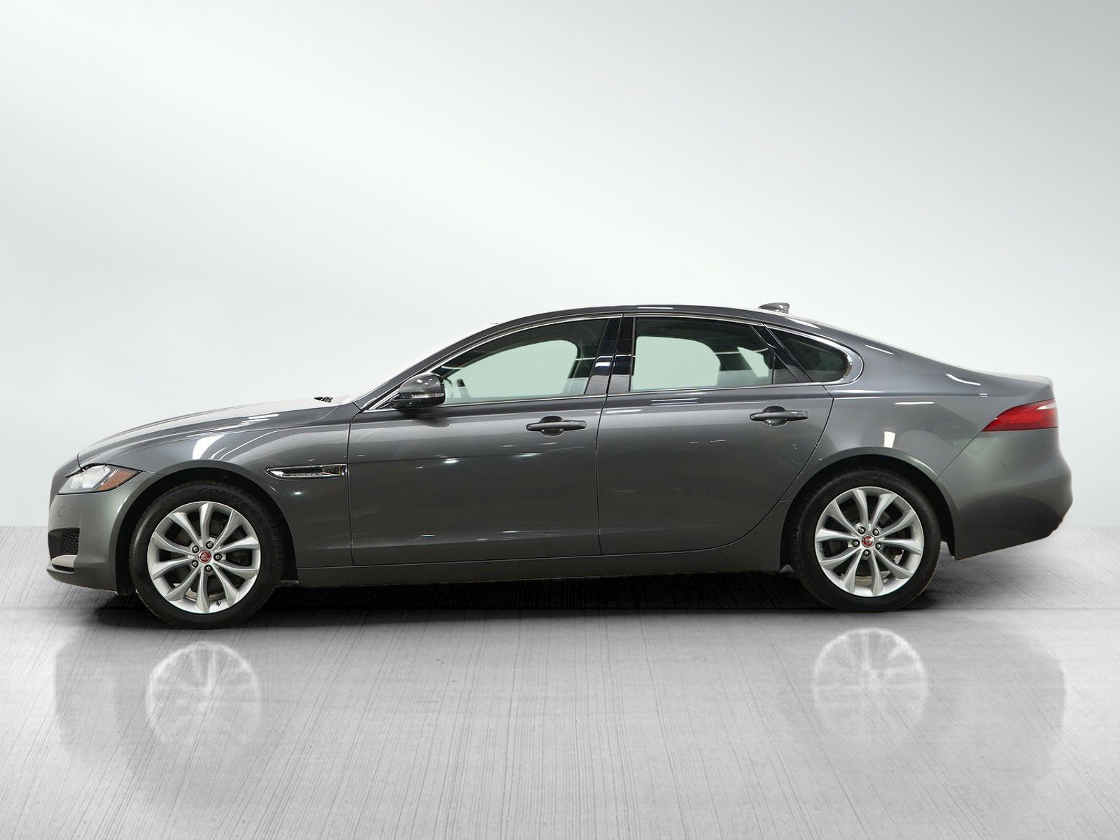 Used 2018 Jaguar XF Premium with VIN SAJBJ4FX3JCY58128 for sale in Minneapolis, Minnesota