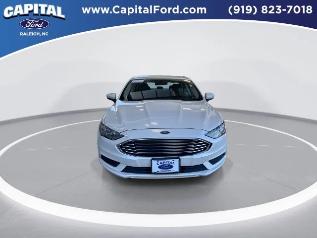 Used 2018 White Ford SE image 3