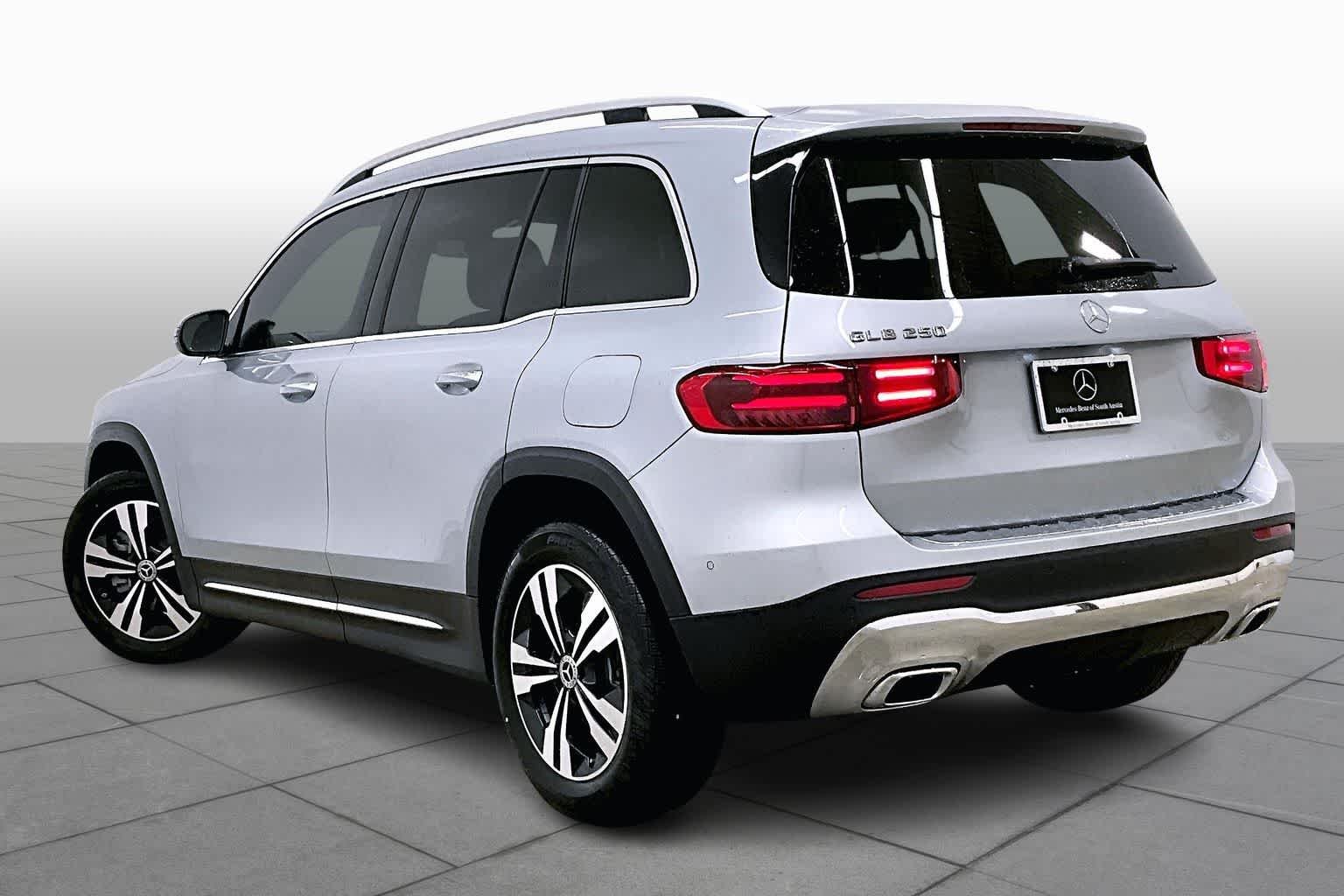 Used 2026 Cirrus Silver Metallic Mercedes-Benz GLB 250 image 12